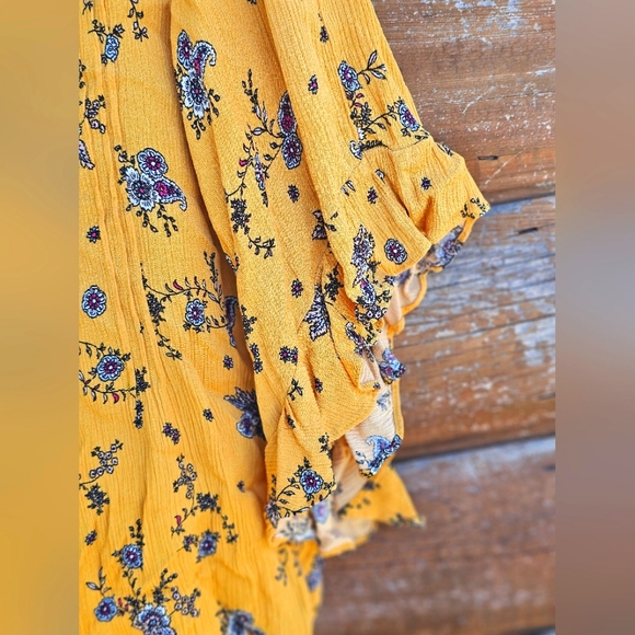 Lauren Conrad Mustard Yellow Floral Crinkle Flutter Ruffle Bell Sleeve Top Tie - Picture 7 of 10